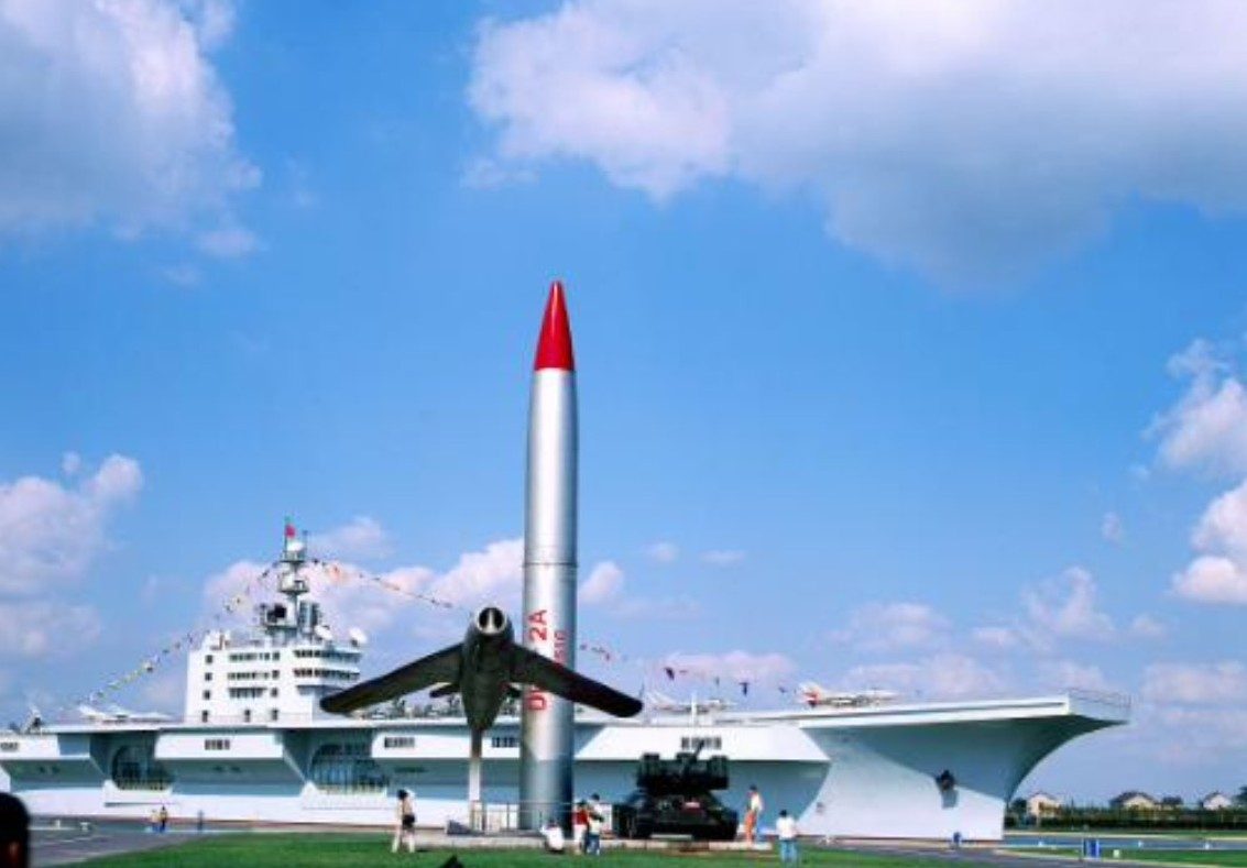 上海东方绿舟国防教育基地航母与火箭主题展区实景