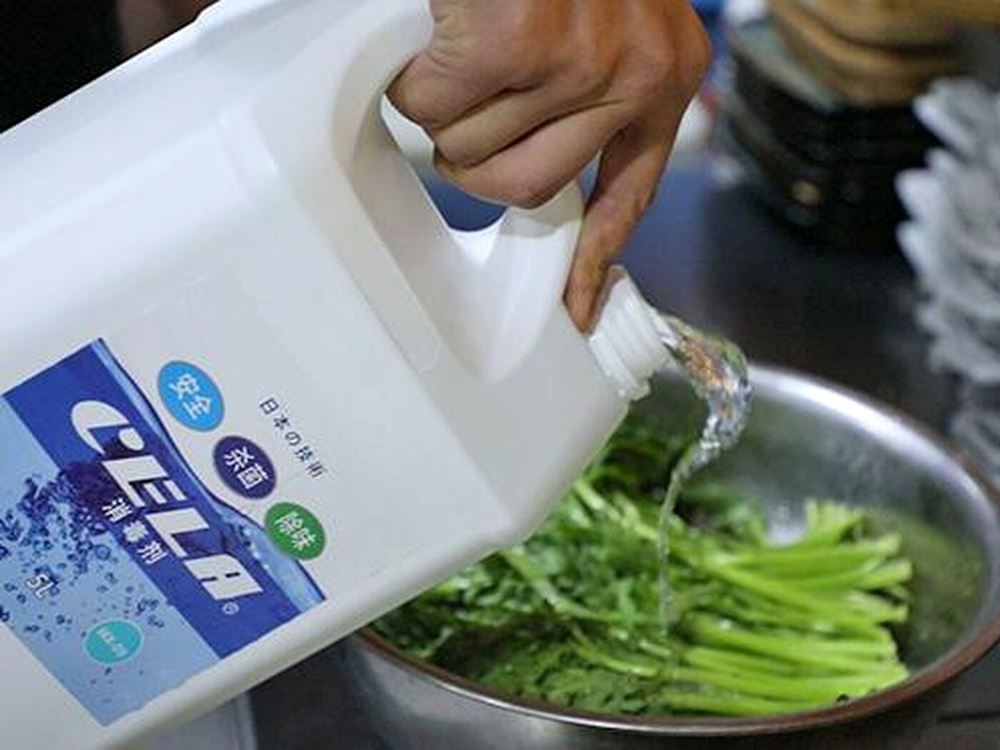 幼儿园食堂使用CELA水对蔬菜进行清洗浸泡消毒